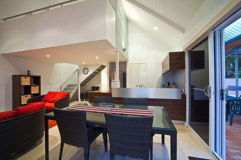 Osprey Holiday Village Unit 103 2 Bedroom - Accommodation in Surfers Paradise 0