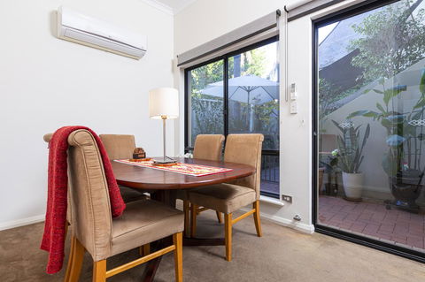 Como Executive Apartment - Accommodation in Surfers Paradise 10