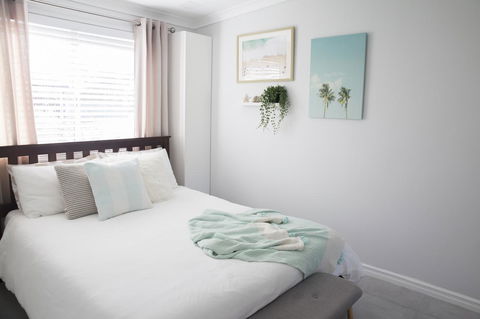 Salty Shack Lancelin - Accommodation in Surfers Paradise 0