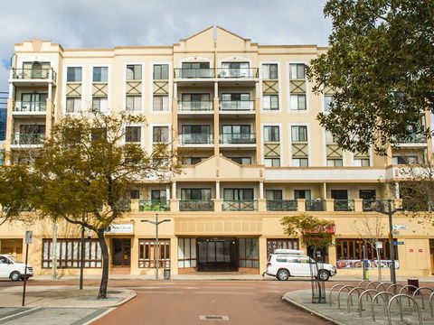 James On The Park - Executive Escapes - Accommodation in Surfers Paradise 4