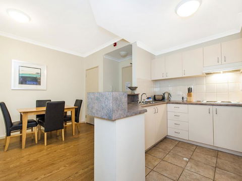 James On The Park - Executive Escapes - Accommodation in Surfers Paradise 16