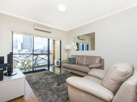 James On The Park - Executive Escapes - Accommodation in Surfers Paradise 6
