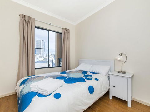 James On The Park - Executive Escapes - Accommodation in Surfers Paradise 3