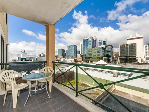 James On The Park - Executive Escapes - Accommodation in Surfers Paradise 0