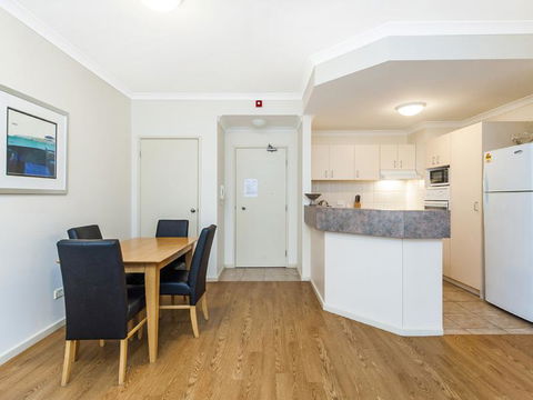 James On The Park - Executive Escapes - Accommodation in Surfers Paradise 19