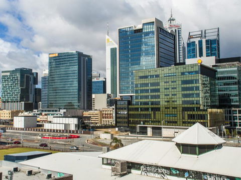 James On The Park - Executive Escapes - Accommodation in Surfers Paradise 2