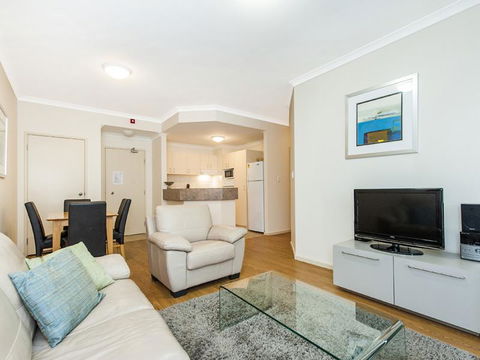 James On The Park - Executive Escapes - Accommodation in Surfers Paradise 10