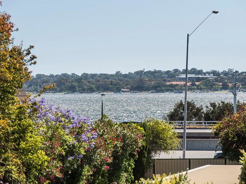 South Perth Deluxe Apartment - Accommodation in Surfers Paradise 26