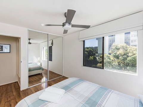 South Perth Deluxe Apartment - Accommodation in Surfers Paradise 38