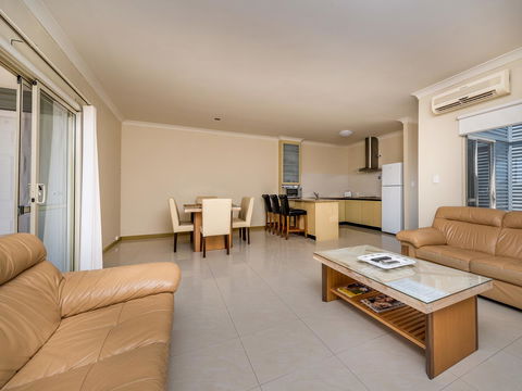Seafront Unit 60 - Accommodation in Surfers Paradise 7