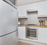 Gorgeous 26 1 bed designer fitout perfect location - Accommodation in Surfers Paradise