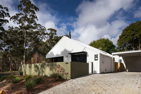 Berms And Barrels - New - Accommodation in Surfers Paradise 1