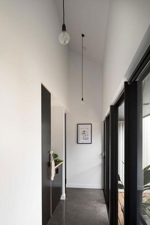 Berms And Barrels - New - Accommodation in Surfers Paradise 4