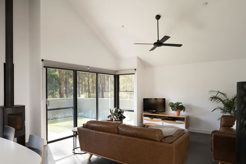 Berms And Barrels - New - Accommodation in Surfers Paradise 5