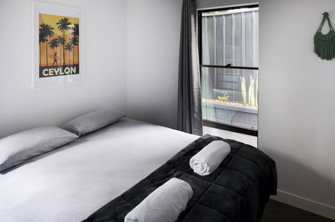 Berms And Barrels - New - Accommodation in Surfers Paradise 6
