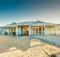 Blue Sky Escapes The Lookout Lancelin - Accommodation in Surfers Paradise