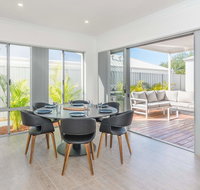 Karrinyup Waters Luxury House Rental - Accommodation in Surfers Paradise