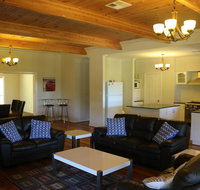 Burton Farmhouse - Accommodation in Surfers Paradise