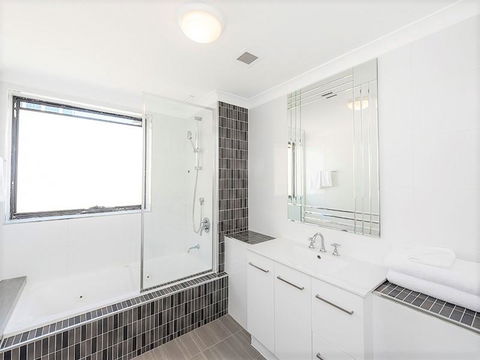 Perth West End Apartment 504 - Accommodation in Surfers Paradise 15