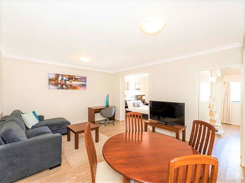 Perth West End Apartment 504 - Accommodation in Surfers Paradise 12
