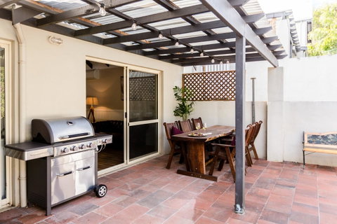Maison Magnolia - Spacious Cozy Town House - Accommodation in Surfers Paradise 18