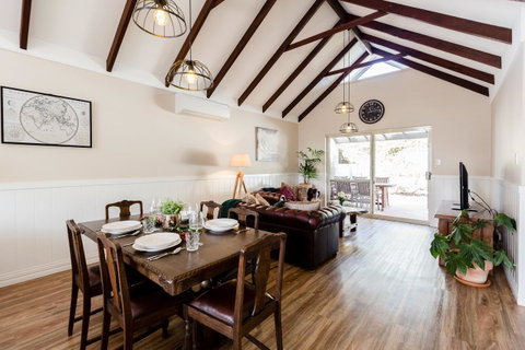 Maison Magnolia - Spacious Cozy Town House - Accommodation in Surfers Paradise 1