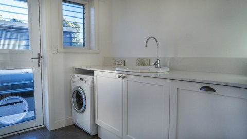 The White House At Wallcliffe Farms - Accommodation in Surfers Paradise 14