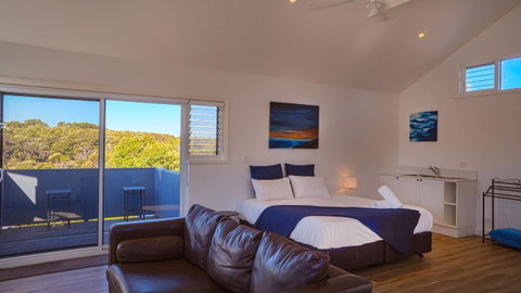 The White House At Wallcliffe Farms - Accommodation in Surfers Paradise 25