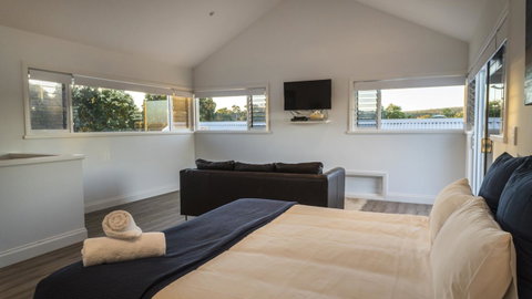 The White House At Wallcliffe Farms - Accommodation in Surfers Paradise 13