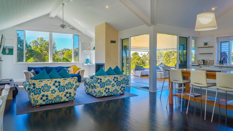 The White House At Wallcliffe Farms - Accommodation in Surfers Paradise 7