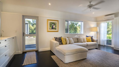 The White House At Wallcliffe Farms - Accommodation in Surfers Paradise 6