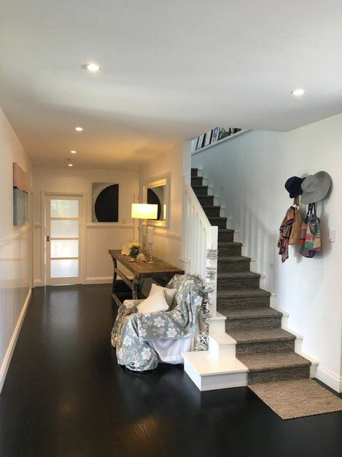 The White House At Wallcliffe Farms - Accommodation in Surfers Paradise 9