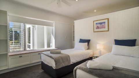 The White House At Wallcliffe Farms - Accommodation in Surfers Paradise 3