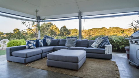 The White House At Wallcliffe Farms - Accommodation in Surfers Paradise 4