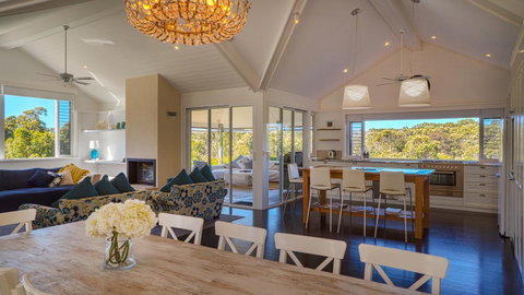 The White House At Wallcliffe Farms - Accommodation in Surfers Paradise 8