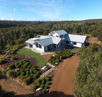 The White House at Wallcliffe Farms - Accommodation in Surfers Paradise