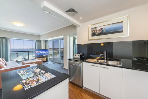 A 406 FANTASTIC OCEAN BEACH And MARINA VIEW APT - MANDURAH - Accommodation in Surfers Paradise 18