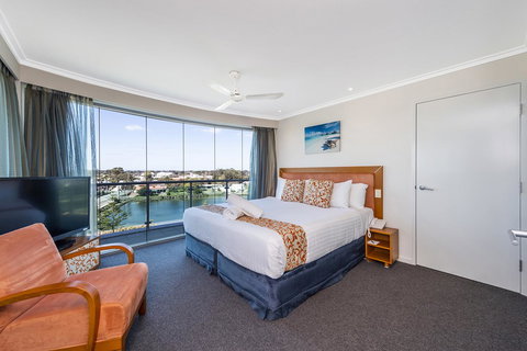 A 406 FANTASTIC OCEAN BEACH And MARINA VIEW APT - MANDURAH - Accommodation in Surfers Paradise 12