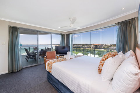 A 406 FANTASTIC OCEAN BEACH And MARINA VIEW APT - MANDURAH - Accommodation in Surfers Paradise 13