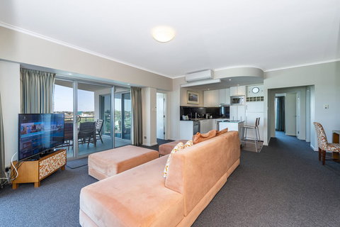 A 406 FANTASTIC OCEAN BEACH And MARINA VIEW APT - MANDURAH - Accommodation in Surfers Paradise 22
