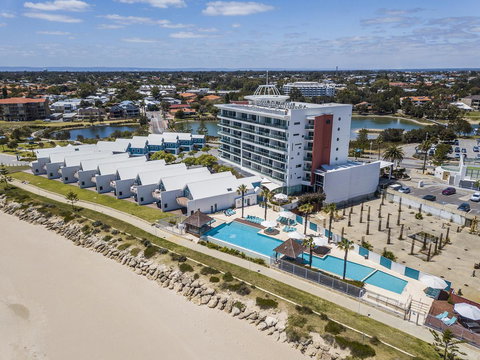 A 406 FANTASTIC OCEAN BEACH And MARINA VIEW APT - MANDURAH - Accommodation in Surfers Paradise 7
