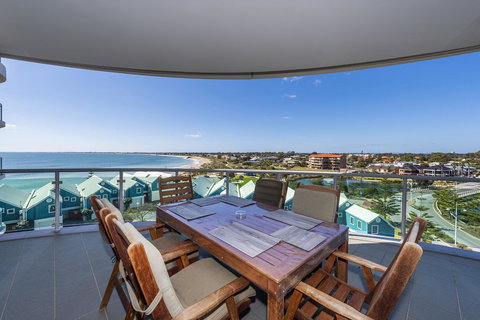 A 406 FANTASTIC OCEAN BEACH And MARINA VIEW APT - MANDURAH - Accommodation in Surfers Paradise 4