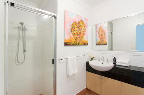 Windows On Pakenham - Accommodation in Surfers Paradise 11