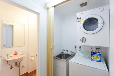 Windows On Pakenham - Accommodation in Surfers Paradise 15