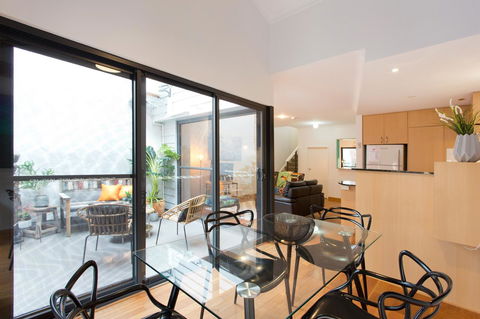 Windows On Pakenham - Accommodation in Surfers Paradise 5