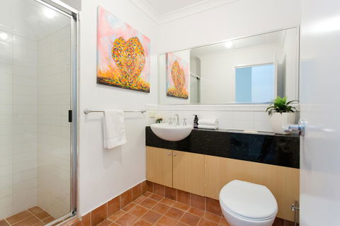 Windows On Pakenham - Accommodation in Surfers Paradise 12