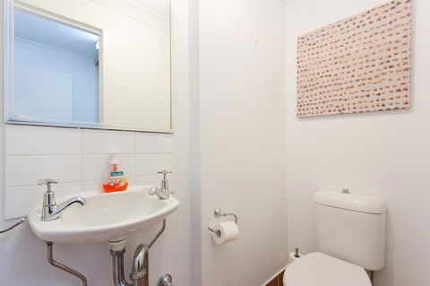 Windows On Pakenham - Accommodation in Surfers Paradise 16