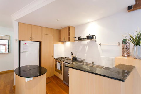 Windows On Pakenham - Accommodation in Surfers Paradise 8