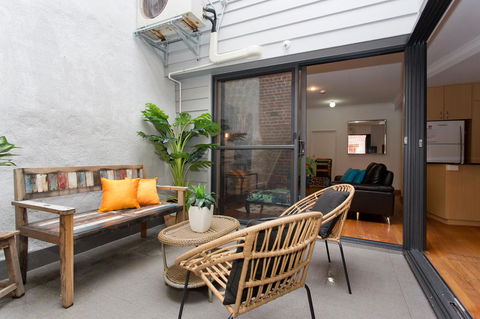 Windows On Pakenham - Accommodation in Surfers Paradise 4