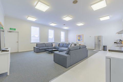 4 Bedroom House - Hobart CBD - Free Parking - Free WIFI - Accommodation in Surfers Paradise 9